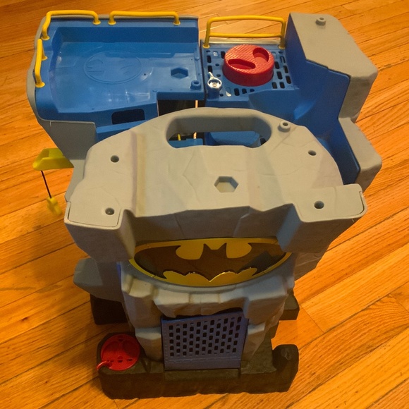 Fisher Price Batman Bat Cave Fold Up Playset 23” x 16” - Picture 2 of 5